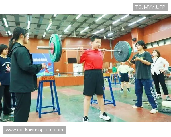 举重俱乐部完善青少年训练的康复体系与伤病监测，举重有俱乐部吗
